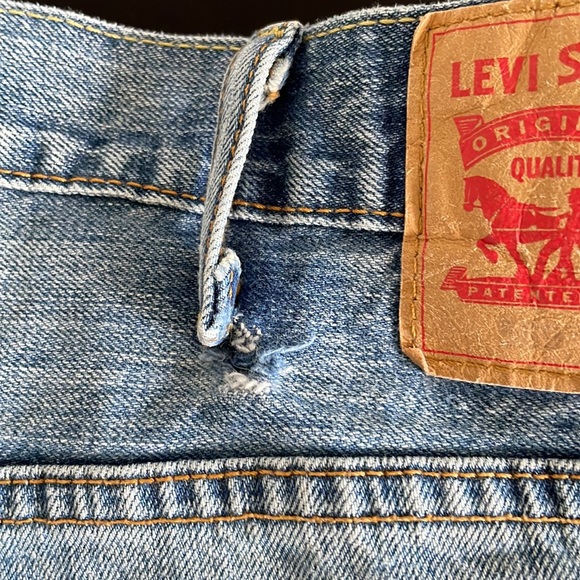 Men’s Levi’s 569 Jeans with distressing, Size 44w x 30in - Picture 13 of 13